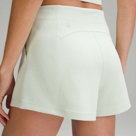 Lululemon Ribbed Softstreme High Rise Short Kolhrabi Green Size 12 NWT - Picture 3 of 10